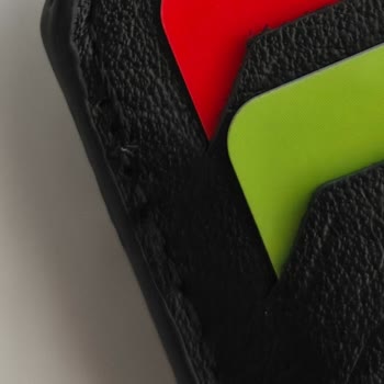 Aldığım Cüzdanda Dikiş Hataları Ve Eksik Bilgilendirme