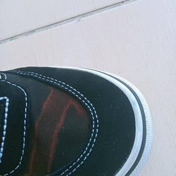 Yağmurda Boyası Akan Ayakkabı İçin Kullanıcı Hatası Denilmesi Mağdur Etti