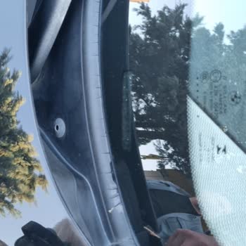 BMW Ön Cam Fitili Kısa Sürede Koptu, Ücretsiz Değişim Talebi