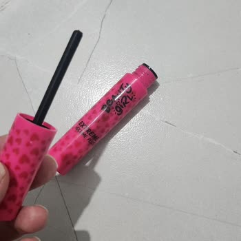 Yeni Alınan Rimelin Fırçası Ambalajdan Çıkmadı