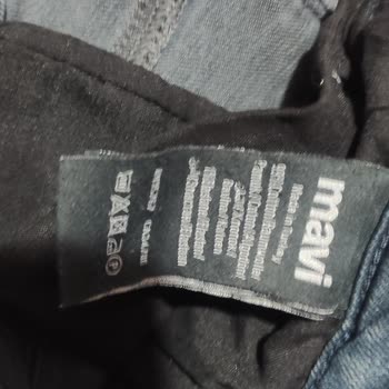 Mavi'den Alınan Pantolonun Dikişleri Kısa Sürede Açıldı, Çözüm Bekliyorum