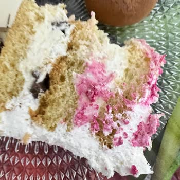 Doğum Günü Pastasında Eksik Malzeme Ve Yanlış Teslimat Mağduriyeti