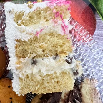 Doğum Günü Pastasında Eksik Malzeme Ve Yanlış Teslimat Mağduriyeti