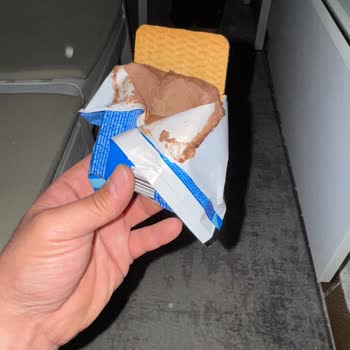 Aldığım Dondurmanın İçinden Yarım Ürün Çıktı Şaşkınım