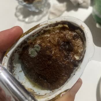 BİMden Aldığım Ozmo Sürpriz Yumurtada Küf Çıktı Çocuklarımızın Sağlığı Tehlikede