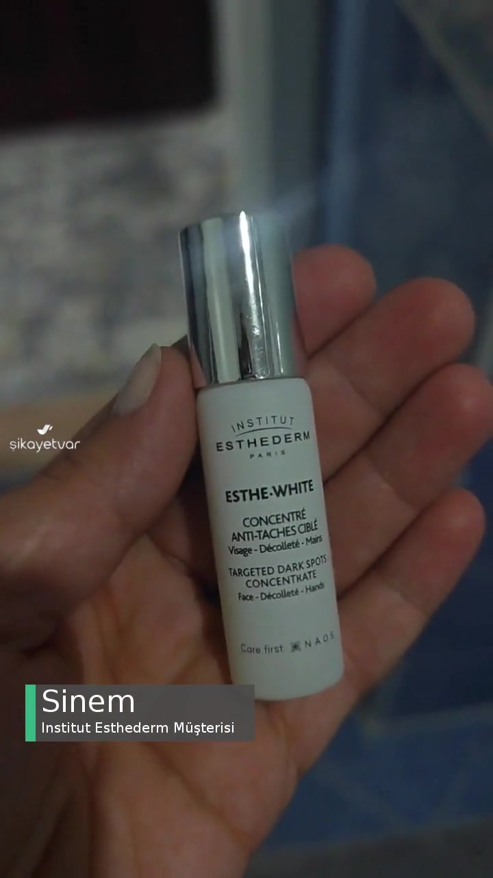 Institut Esthederm Berbat Bir Leke Çıkarıcı videonun kapak resmi
