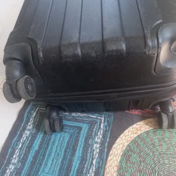 Uçuş Sonrası Valiz Hasarı ve Yetersiz Destek Hakkında Şikayet