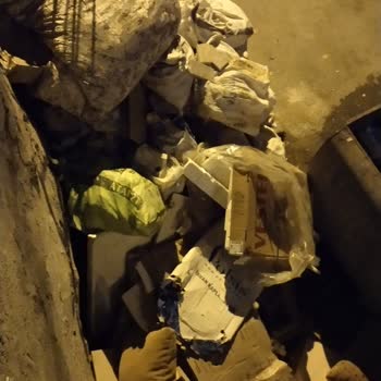 Çöp Konteynerlerinden Kaynaklanan Yoğun Koku Ve Kirlilik Sorunu