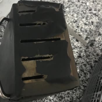 Emsan Bıçak Setinde Paslanma Ve Stand Boyası Dökülmesi Sorunu