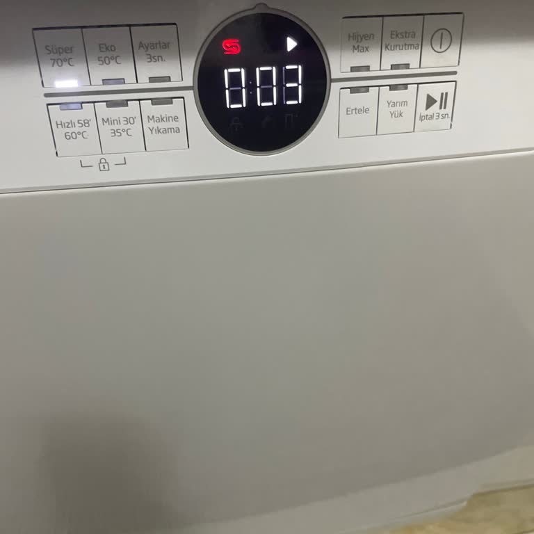 Beko BM4144 Bulaşık Makinesinde Anlamını Bilmediğim Hata Kodu Endişesi