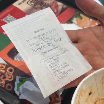 Burger King Kova Patatesin İçinden Böcek Çıkması Ve İlgisiz Müşteri Hizmetleri