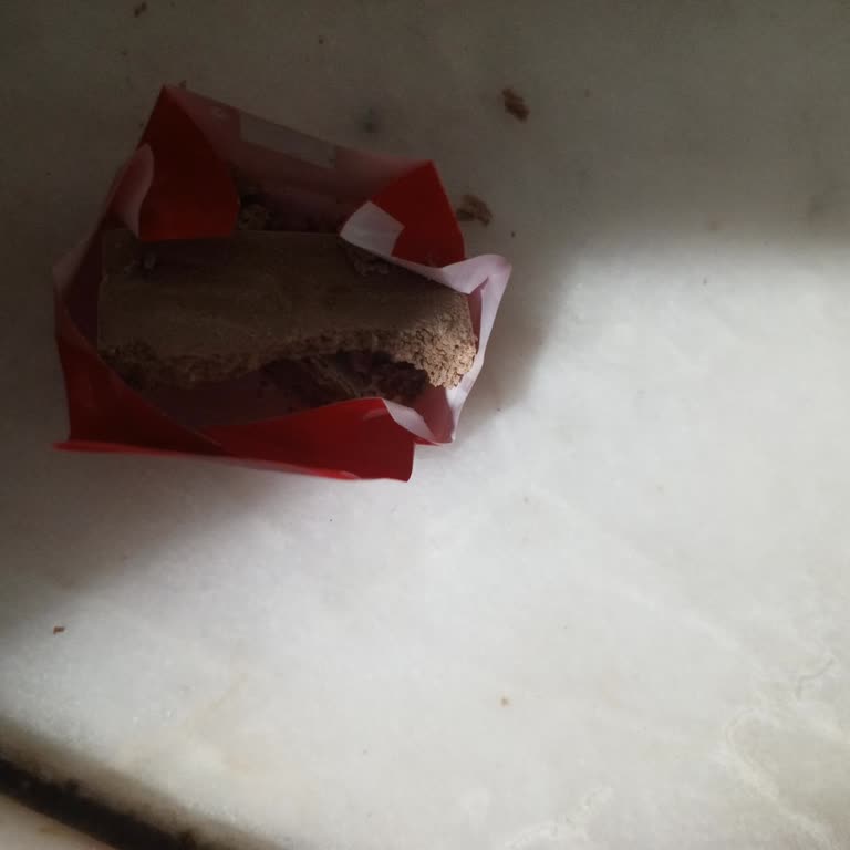 Aldığım Ülker Sütlü Çikolata Bozuk Çıktı, Değişim Talep Ediyorum