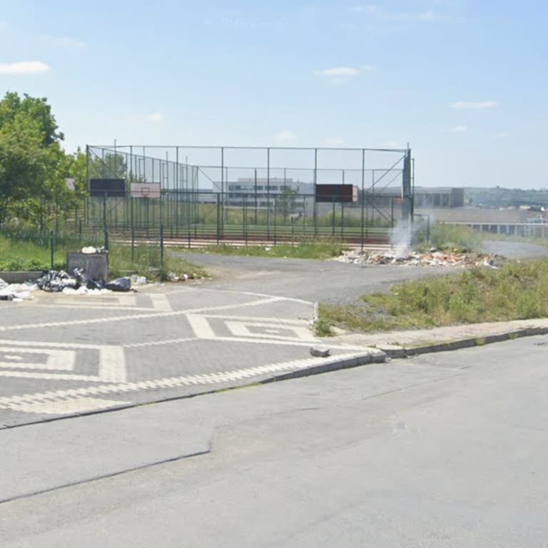 Yenilenen Futbol Sahası 2 Aydır Kullanılamıyor, Çözüm Bekliyorum