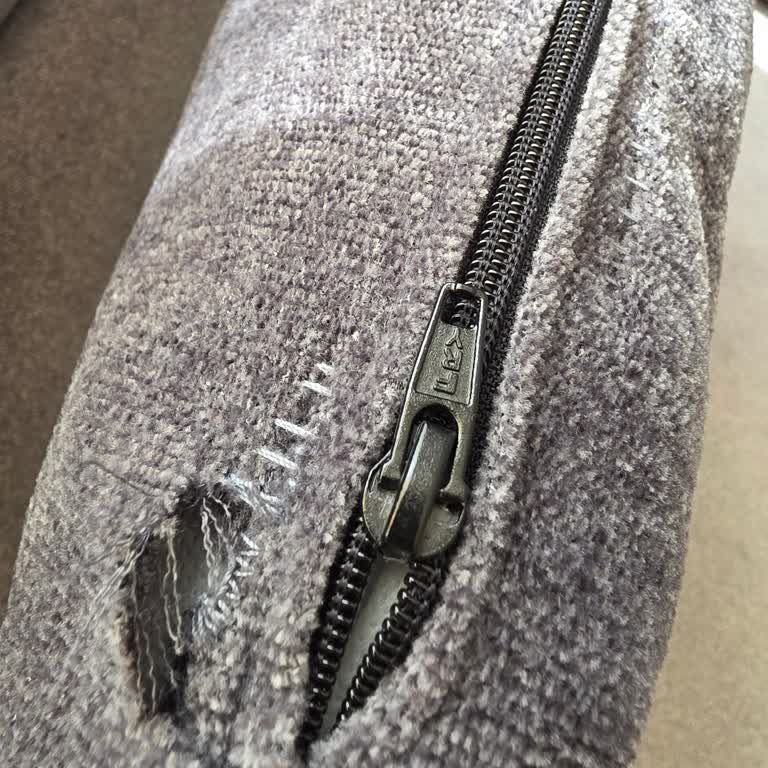 Yeni Teslim Edilen Koltuk Takımının Kırlenti Yırtık Çıktı, Çözüm Bekliyorum