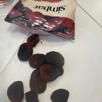 Simbat Kuruyemiş Aldığım Kayısıda Kurt Ve Larva Çıktı, Ürün Değişimi Talep Ediyorum