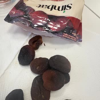 Simbat Kuruyemiş Aldığım Kayısıda Kurt Ve Larva Çıktı, Ürün Değişimi Talep Ediyorum