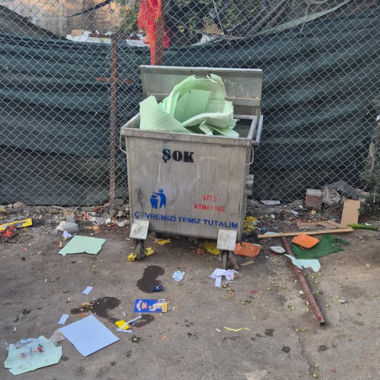 Market Kaynaklı Çöp Konteyneri Nedeniyle Oluşan Çevre Kirliliği ve Koku Sorunu
