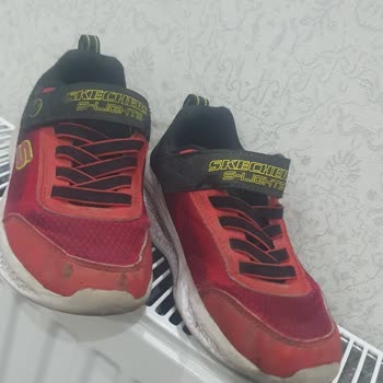 Yüksek Fiyatlı Skechers Ayakkabılarda Sürekli Yırtılma Ve Işık Arızası Hayal Kırıklığı