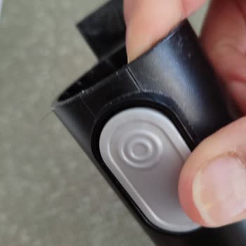 Bosch Dik Süpürge Tutma Kısmında Çatlak Ve Yetersiz Garanti Desteği!