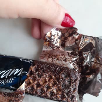 Aldığım Çikolatanın Kötü Kokusu Ve Beyaz Lekeleri Beni Mağdur Etti