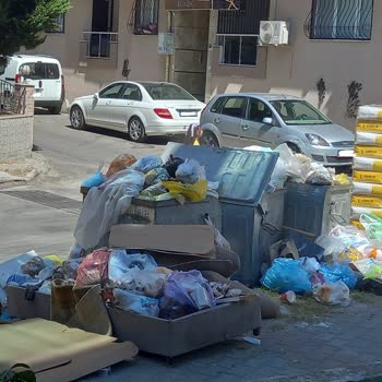 Karabağlar Belediyesi Çöp Konteynerleri Dolu: Kötü Koku Ve Çevre Kirliliği Artıyor