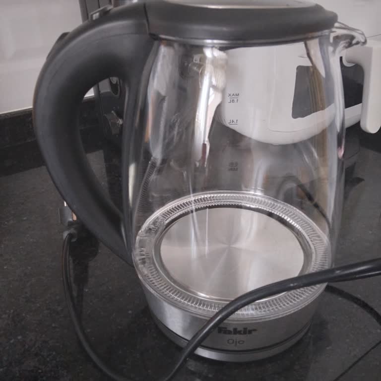 F**** O** Classic Kettle'da Yoğun Kablo Kokusu Ve Güvenlik Endişesi