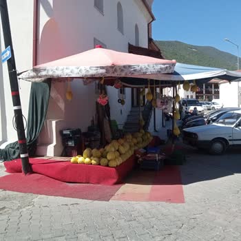 Kırkağaç Belediyesi Cami Önünde Yapılan Satış