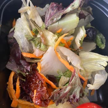 Tavuk Dünyası'ndan Aldığım Siparişte Pişmemiş Tavuk Ve Çürük Salata Şoku