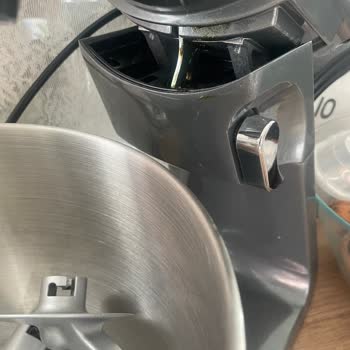 Karaca Mutfak Şefi Ürünü Sürekli Koku Ve Ses Problemi Yaşıyorum