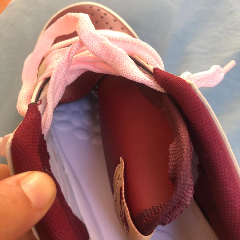 Aldığım Ayakkabı Yırtık Çıktı Firma İletişimi Tamamen Kesti