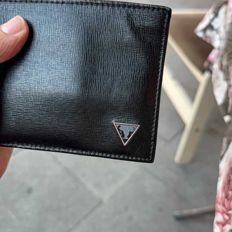 Satın Aldığım Guess Cüzdanın Logosunda Soyulma Oldu, Değişim Talep Ediyorum