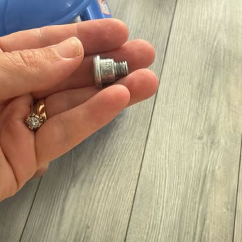 Garanti Süresi Dolan Koltukta Vida Kırılması Ve Yüksek Servis Ücreti