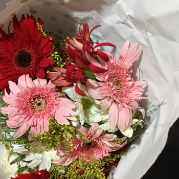 Solmuş Çiçekler Ve Özensiz Paketleme İle Hayal Kırıklığı Yaşadım