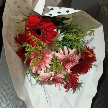 Solmuş Çiçekler Ve Özensiz Paketleme İle Hayal Kırıklığı Yaşadım