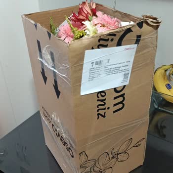 Solmuş Çiçekler Ve Özensiz Paketleme İle Hayal Kırıklığı Yaşadım