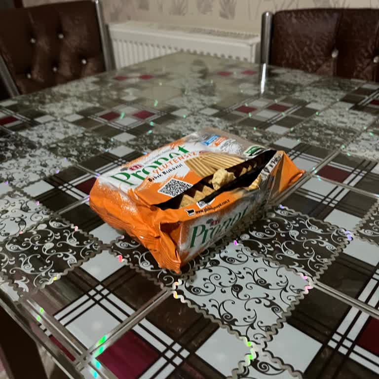 Eti Pronot Bebek Bisküvisi'nde Kimyasal Koku Ve Acı Tat Şoku!