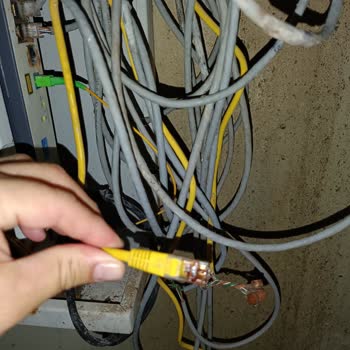 Fiber Dağıtıcının Yanlış Yerde Olması Nedeniyle Sürekli İnternet Kesintisi