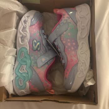 Kusurlu Skechers Ayakkabı İçin Değişim Ya Da İade Talebime Çözüm Sunulmadı