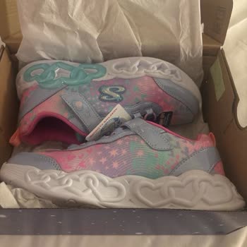 Kusurlu Skechers Ayakkabı İçin Değişim Ya Da İade Talebime Çözüm Sunulmadı