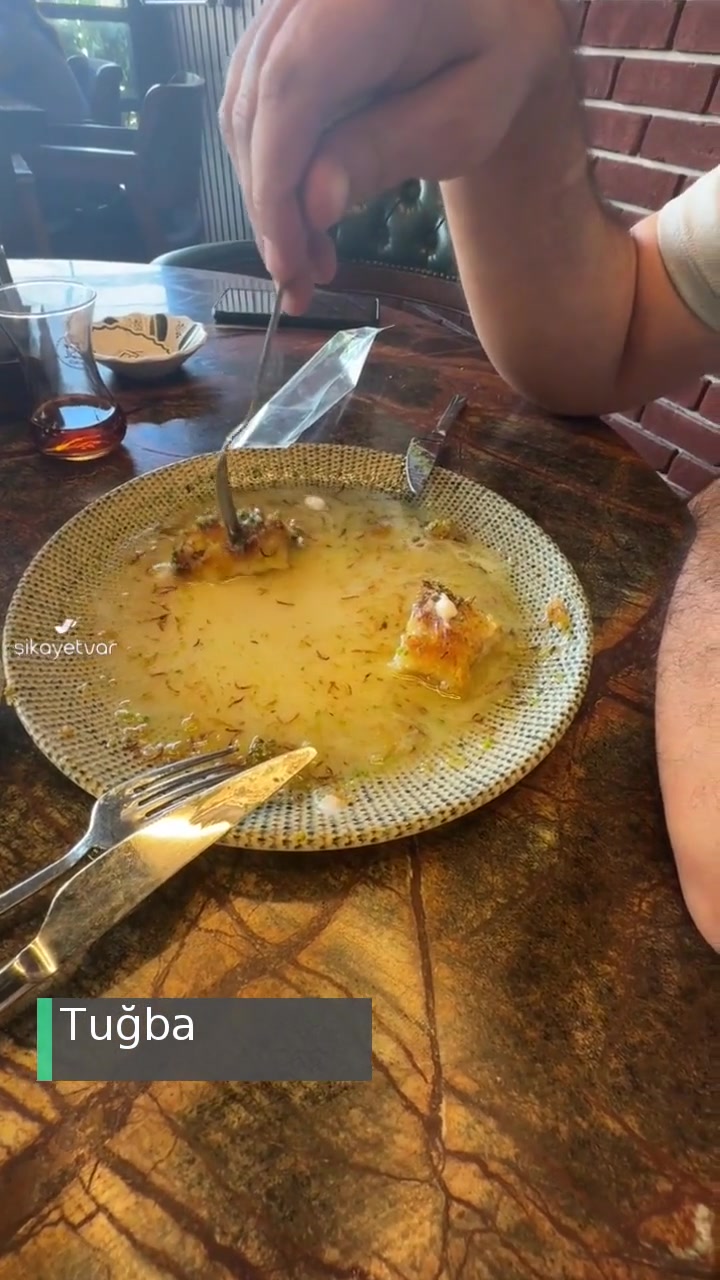 Doğal Yeşil Fırın Pasta | Adana Yeşil Künefe Hüsranı, Su İçinde Bir Künefe Yedik videonun kapak resmi