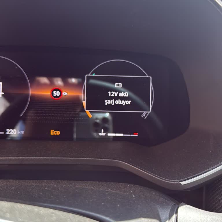 Yeni Renault Clio'da Sürekli 'Akü Şarj Oluyor' Hatası Ve Garanti Kapsamında Çözüm Talebi
