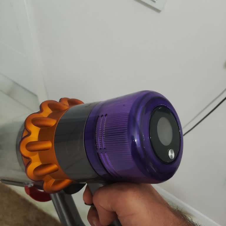 Dyson V15 Bataryası Aniden Bitti, Yüksek Ücret Talebi Hayal Kırıklığı Yarattı