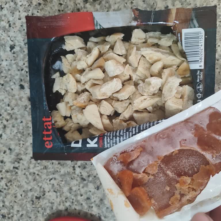 Aldığım Dönerin İçinden Sadece Ekmek Ve Sos Çıktı Et Yoktu