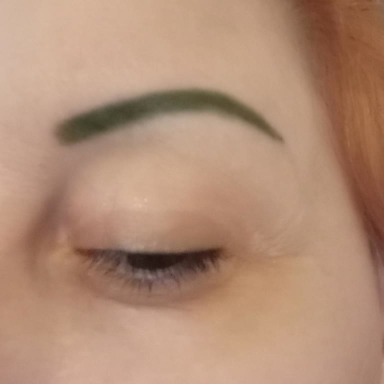 Maybelline Kaş Ürünü Sağlık Riski Taşıyor, Acil İnceleme Talebi