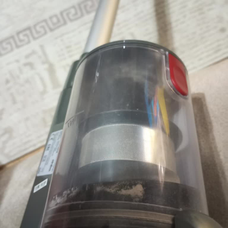 Şarjlı Süpürgenin Hazne Tırnağı Kırıldı, Kullanılamaz Durumda