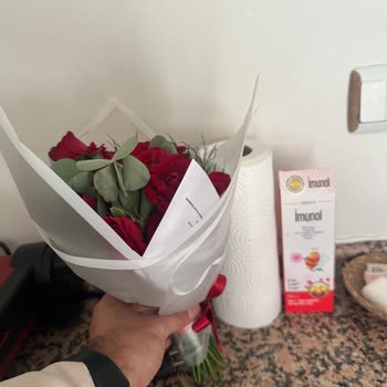 ÇiçekSepeti Hayal Kırıklığı Yaratan Gül Buketi: Görsel İle Gerçek Ürün Arasındaki Büyük Fark