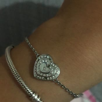 Guess Bileklik Taşları İlk Aydan İtibaren Dökülüyor Garanti Belgesi De Anlaşılmıyor