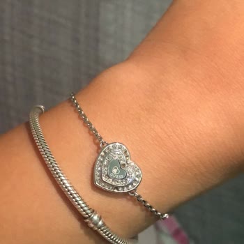 Guess Bileklik Taşları İlk Aydan İtibaren Dökülüyor Garanti Belgesi De Anlaşılmıyor