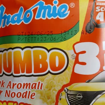 Aldığım Noodle'da Küf Benzeri Siyah Maddelerle Karşılaştım