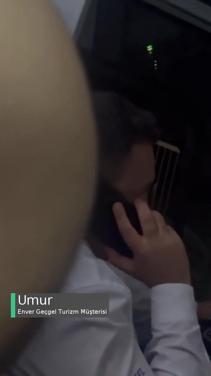 Enver Geçgel Turizm Şoför Telefona Bakıyor videonun kapak resmi
